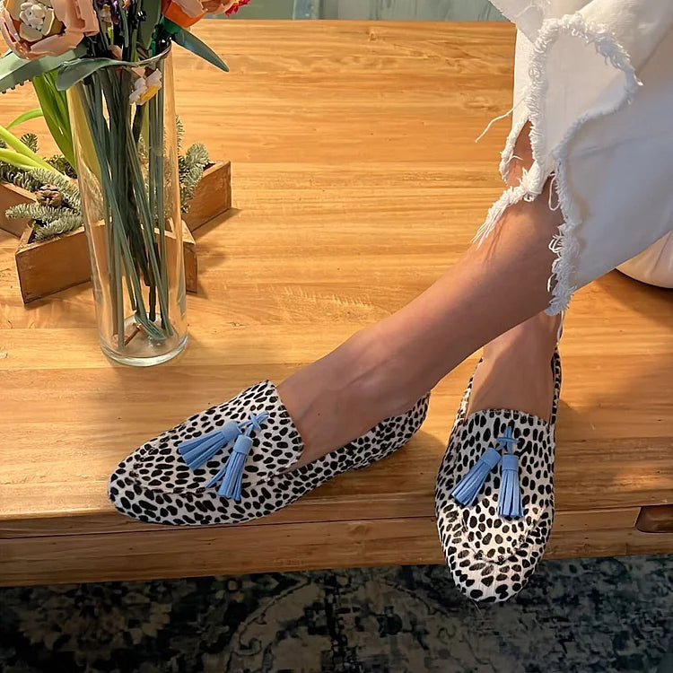 Luipaardprint Loafers met Blauwe Kwast